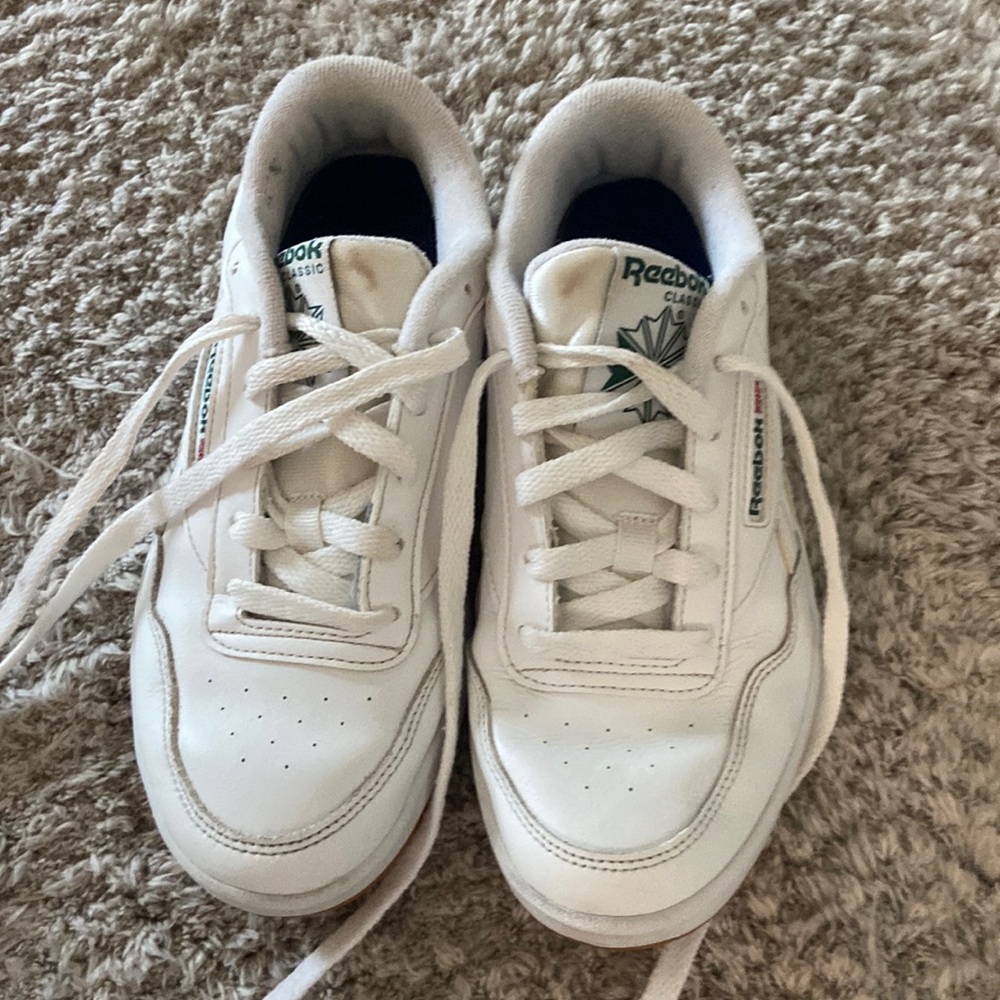 Reebok size 6 shoe